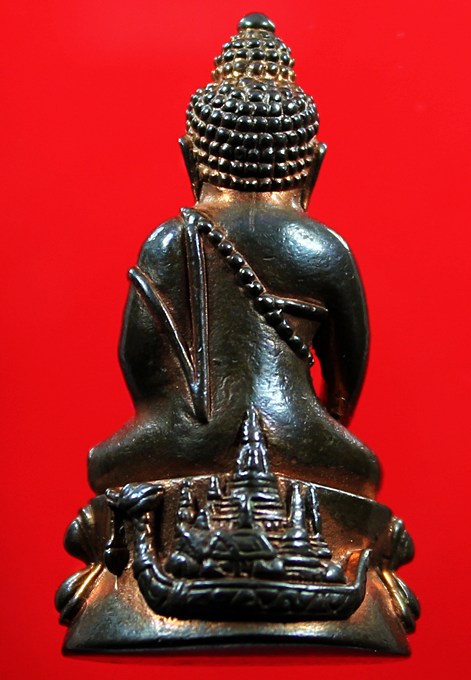 พระกริ่งวัดอรุณ ปี2547 เนื้อนวโลหะกลับดำ สวยมากมาย พิธีใหญ่ครับ