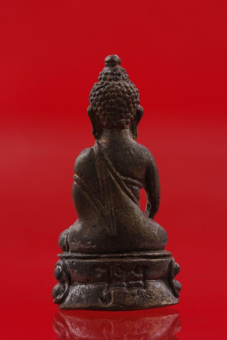 พระกริ่งฑีฆายุมหมงคล วัดบวรนิเวศ ปี 33 เนื้อนวโลหะ กล่องกำมะหยี่