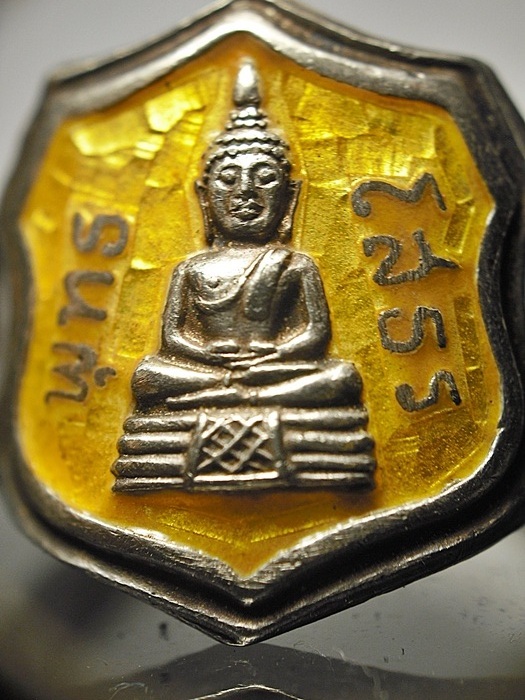 แหวนหลวงพ่อโสธร เนื้อเงินลงยาสีเหลือง ปี2512 ตอกโค้ตหมายเลขกำกับชัดเจน สภาพสวยเดิมๆครับ 