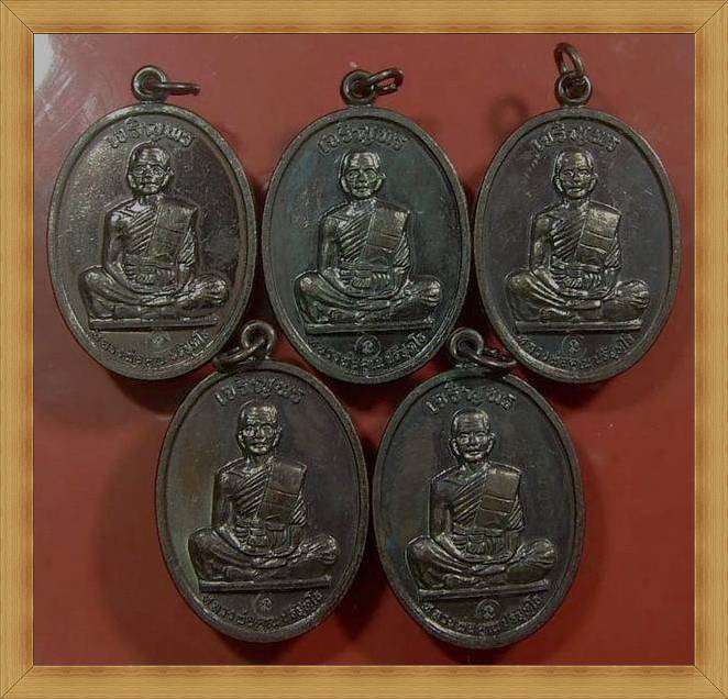 ทีเดียว 5 องค์ เหรียญเจริญพรบนเต็มองค์ เนื้อทองแดง (บล็อคนวะ-หลังขีด) ตัวหนังสือโค้ง