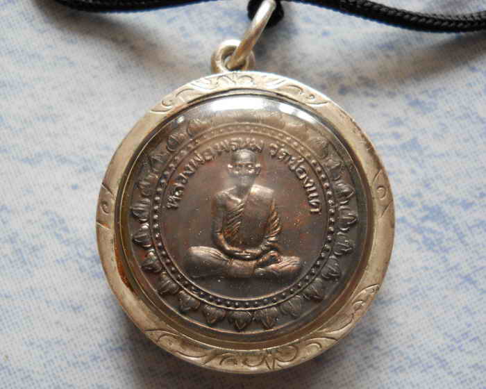 ลพ.พหรม เลี่ยมเงินเดิมใช้คับ