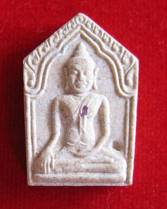 ขุนแผนรุ่น 2หลวงปู่ทิม วัดพระขาว เนื้อเกสรฝังพลอยแดง ตอกโค๊ดด้านหน้าข้างองค์พระ ปี41