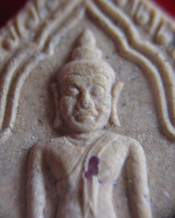 ขุนแผนรุ่น 2หลวงปู่ทิม วัดพระขาว เนื้อเกสรฝังพลอยแดง ตอกโค๊ดด้านหน้าข้างองค์พระ ปี41