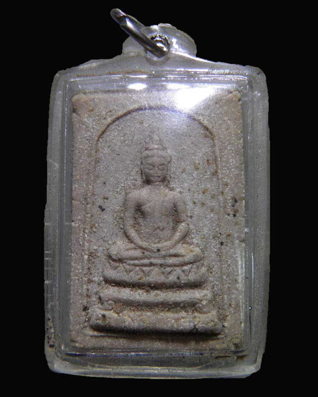 พระสมเด็จเก่าสวย เจ้าของเดิมบอกว่าเป็นของหลวงป่แก้ว วัดช่องลม  เลี่ยมใช้มาเดิม แต่ไม่ได้นำไปตรวจสอบ 