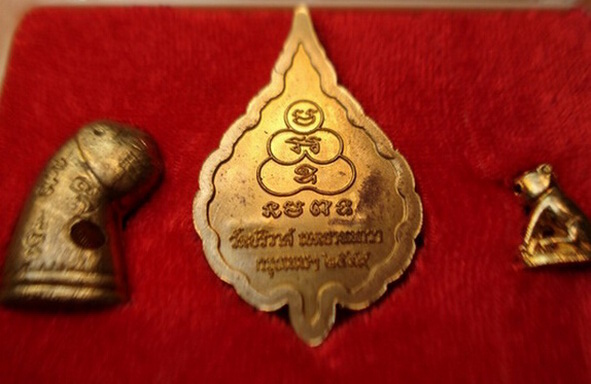 เสือพยัคฆ์ราชรุ่น6ยัอนยุคหลวงพ่อวงษ์วัดปริวาสราชสงครามปี2548ชุดพิเศษพร้อมเหรียญฉลองพัดยศเจ้าคุณรุ่นแ