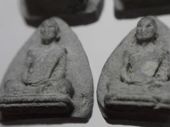 รูปเหมือนใบโพธิ์เล็ก เจ้าคุณนรรัตน์ เนื้อผง รุ่นแดนดารา ปี2513 มาทีเดียว4องค์