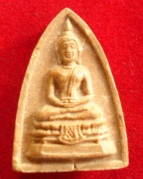 กลีบบัวเล็ก  ฝังตะกรุด หลวงปู่โต๊ะ ปี 2521