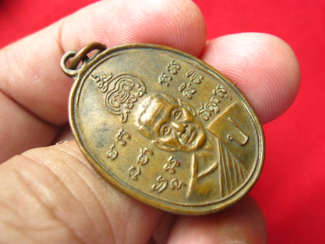 เหรียญหลวงพ่อวัดเทพธิดาราม โค้ด ป. หลังหลวงพ่อขาว . ปี 2515 สวยเดิม