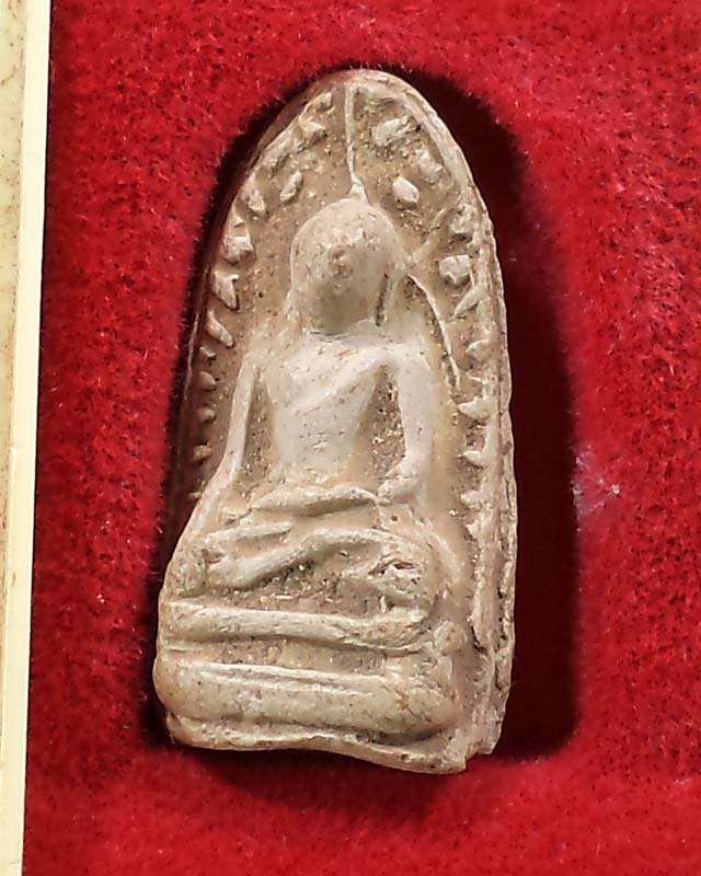 พระรอดลำพูน ครูบาอินตา วัดห้วยไซ จ.ลำพูน กล่องเดิม **เคาะเดียว**