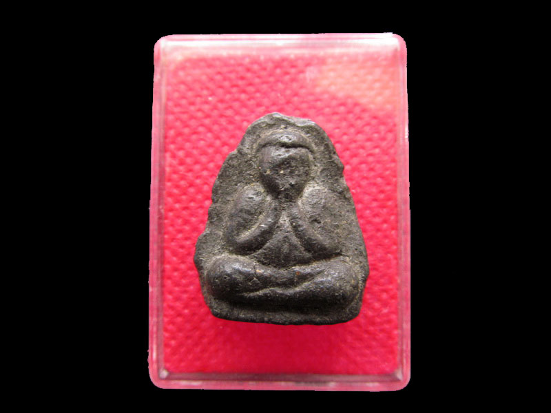 	พระปิดตา เนื้อผงดำ หลังยันต์ไม่ทราบวัดครับ.เริ่ม20บาท/.SP.82