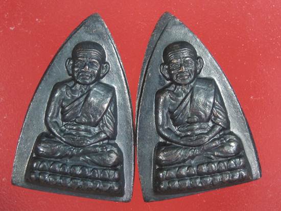 หลวงปู่ทวด กลีบบัว พิมพ์ลึกหน้าแก่ ร.ศ.200 จัดสร้าง ปี2525  2 องค์..........N