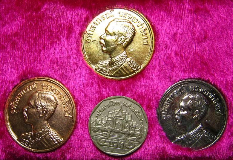 **ชุด 3 เหรียญฯ ร.5 หลวงพ่อเกษม หลังยันต์ 3 กษัตริย์ ปี 35 สวยๆ ราคาเบาๆ เคาะเดียวแดง**WT91