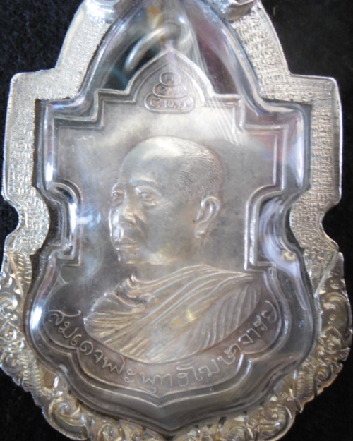 เหรียญสมเด็จพระพุทธโฆษาจารย์ ต็อกโค็ตหมายเลข พร้อมเหลี่ยมเงินครับ