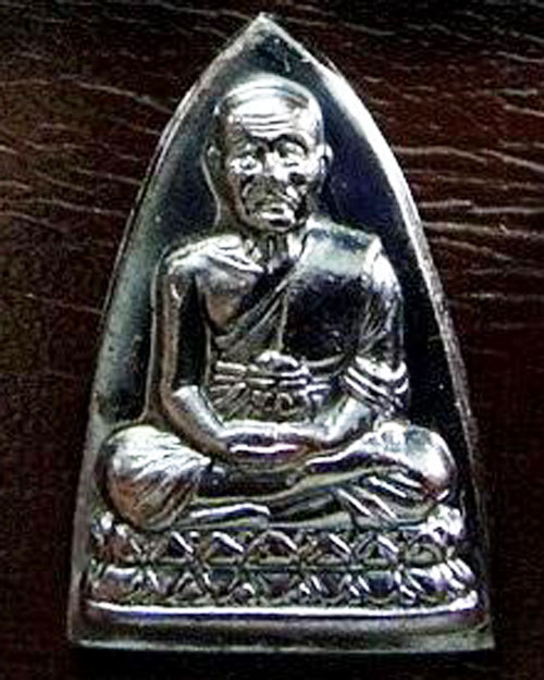 หลวงปู่ทวดกลีบบัว (บล็อคเสาอากาศ) วัดช้างให้ พิธี เสาร์ 5 เดือน 5 ปี 55 ตรงกับ ขึ้น 15 ค่ำ วันฉัตรมง