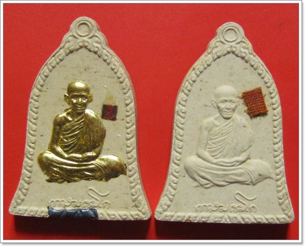 "ชุดกรรมการ รุ่นเซ็งลี้ฮ้อ * ฝังตะกรุดเงิน และจีวร ปี 2536 พร้อมกล่องเดิม ๆ น่าเก็บคะ ^_^