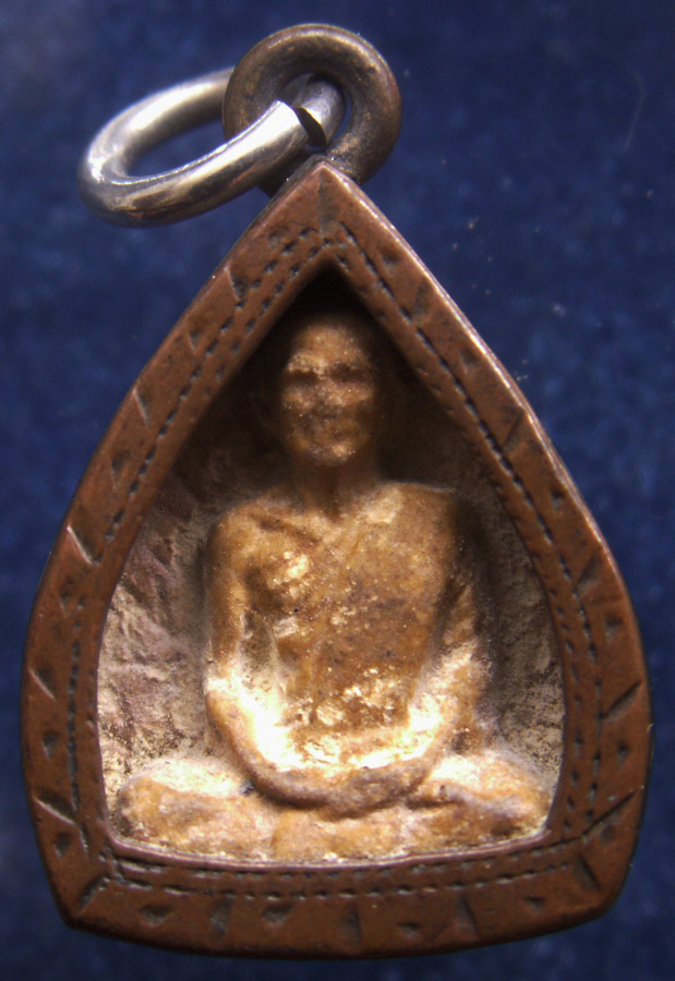 พระเนื้อผงใบโพธิ์ เจ้าคุณนรฯ วัดเทพฯ พ.ศ. 2513 เลี่ยมโบราณ (แปะตั๊ง)