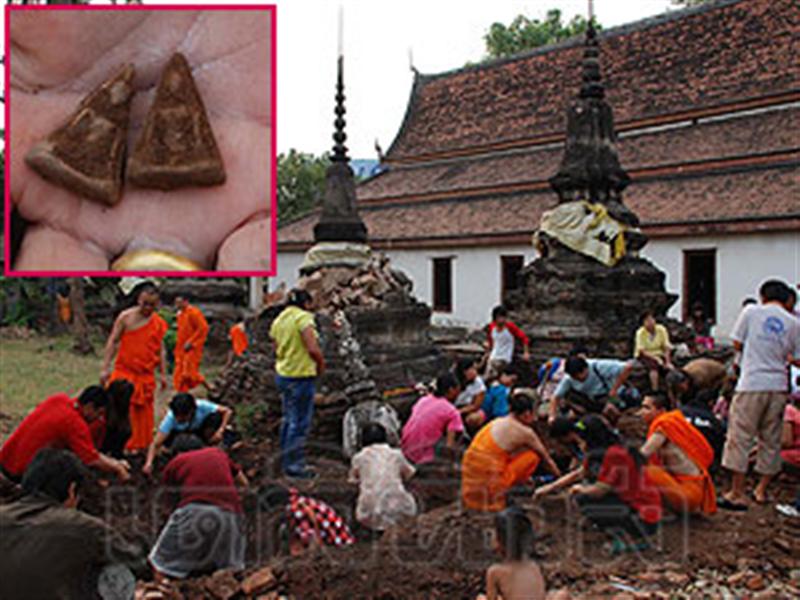 นางพญาเข่าตรง วัดราชบูรณะ อ.เมือง จ.พิษณุโลก (เนื้อดำ) เคาะเดียว
