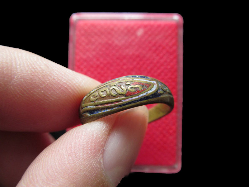 แหวน นะชาลีติ ลงยาไม่ทราบวัดครับ ขนาดวงประมาณ 1.8 cm...เริ่ม20บาท/.Re.56