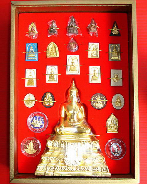  *พระชุดกรรมการ สมเด็จพระญาณสังวร วัดบวรนิเวศ 24 องค์พร้อมกล่อง หายาก สวยมากค่ะ*