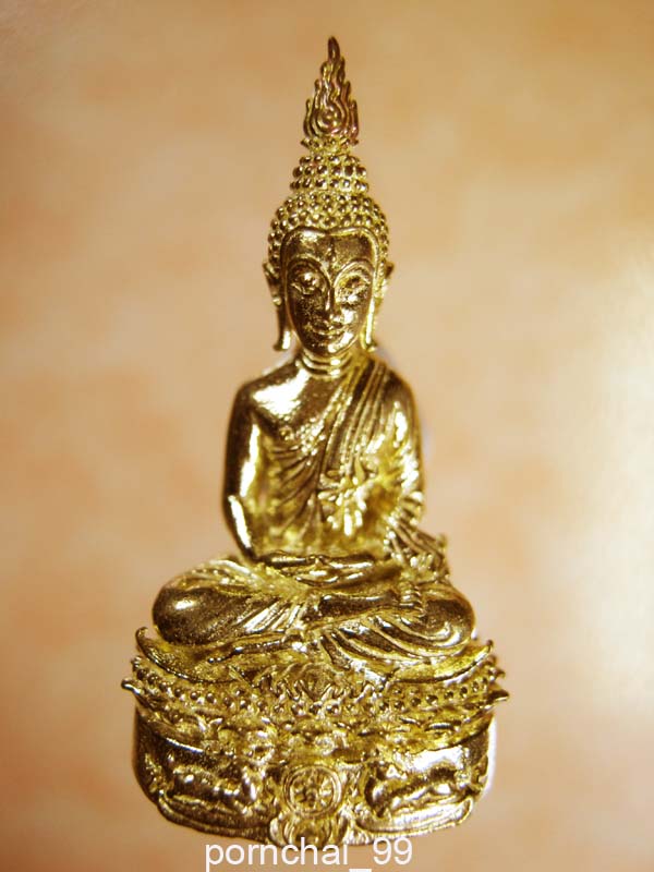 พระชัยวัฒน์นฤมิตรโชคเนื้อทองทิพย์กะหลั่ยทองหลวงพ่อจรัล  วัดอัมพวัน  จังหวัดสิงห์บุรี