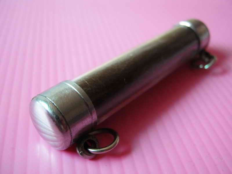 เคาะเดียวไปเลยค่ะ100บาท ตะกรุดหน้าหนังเสือ(ไม่ทราบที่ค่ะ)