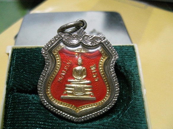 หลวงพ่อโสธร เนื้อทองแดงกะไหล่ทองลงยา ไม่ทราบรุ่น พร้อมกรอบเงิน
