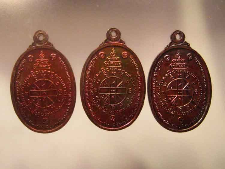 เหรียญหลวงพ่อคูณ ตลาดไทร เนื้อทองแดง สวยๆ 3 เหรียญ