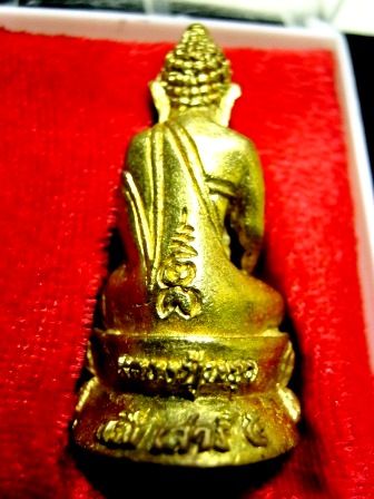 พระกริ่งสัมฤทธิ์ผล เนื้อทองทิพย์ หลวงปู่หมุน ฐิตสีโล รุ่นเสาร์ 5 มหาเศรษฐี ปี 2543