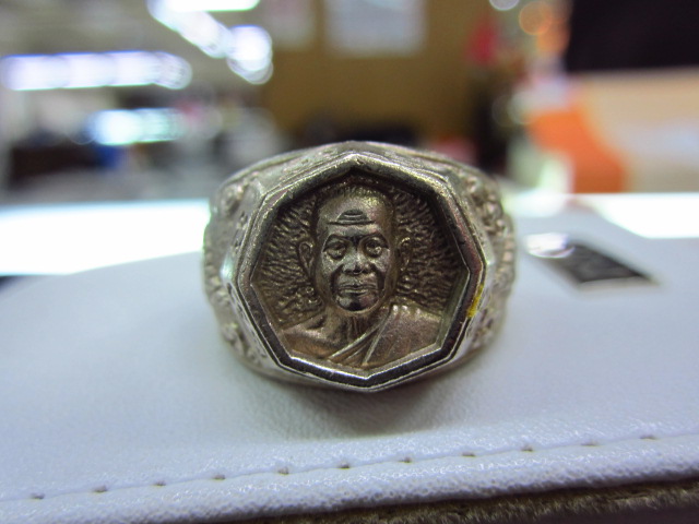 แหวนหลวงพ่อเอื้อน วัดวังแดงใต้ จ.อยุธยา เนื้ออัลปาก้า