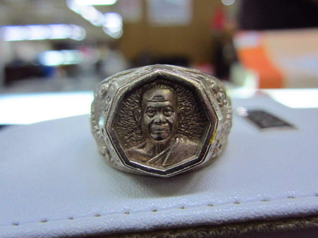 แหวนหลวงพ่อเอื้อน วัดวังแดงใต้ จ.อยุธยา เนื้ออัลปาก้า
