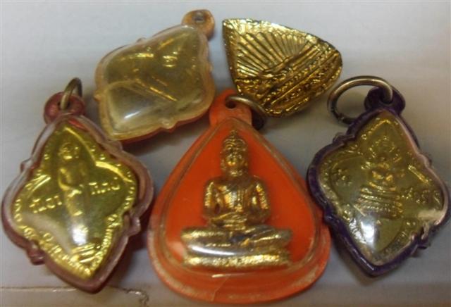 พระประจำวัน แจกงานปิดทอง วัดระหารไร่ 