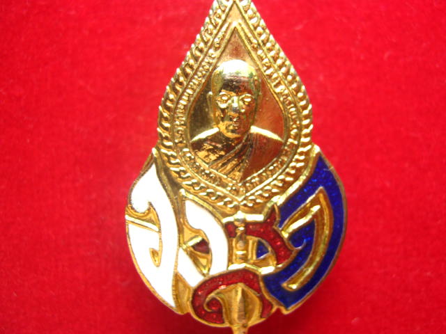 กลัดกะไหล่ทองลงยา หลวงพ่อสด วัดปากน้ำ ภาษีเจริญ ปี 2523  สวยครับ 