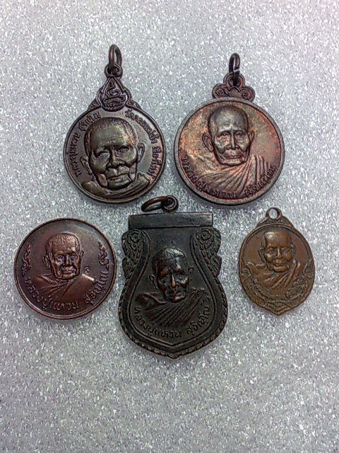 เหรียญหลวงปู่แหวน 5องค์สวยเดิมๆครับ