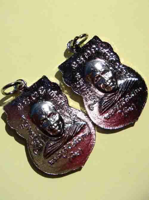 (( วัดใจ 2 เหรียญ )) หลวงพ่อทวด วัดช้างให้ รุ่นใต้ร่มเย็น ๒๕๒๖ ชุบนิเกิ้ล สวยงามมาก