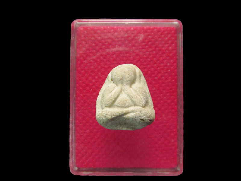 พระปิดตาเนื้อขาว หลังเบี้ย ไม่ทราบที่ครับ.เริ่ม20บาท/.Mi.33