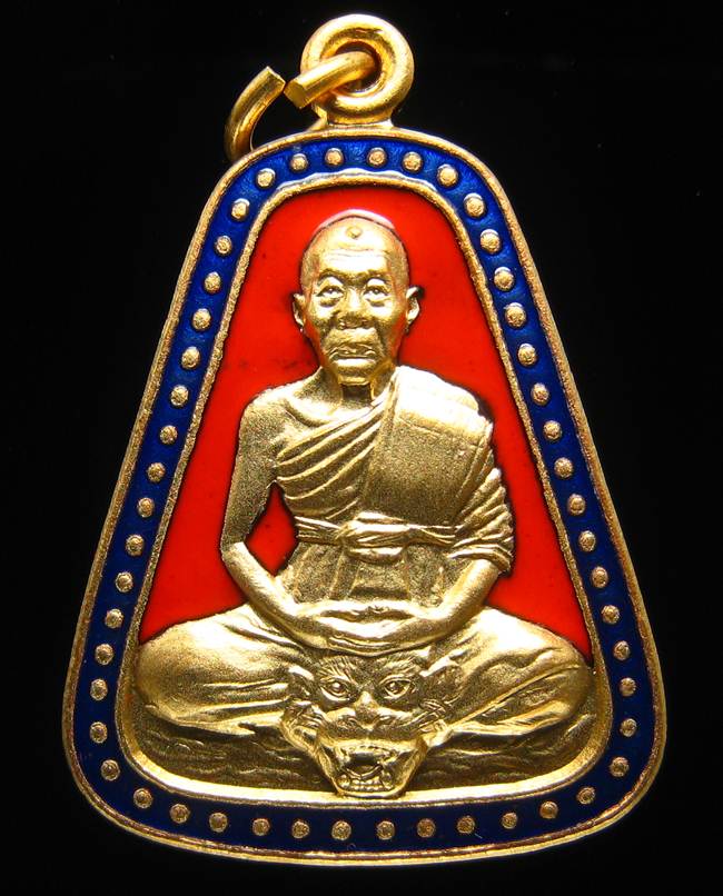 **เหรียญจอบรุ่นเป็น 1 ลงยาสองสี หลวงพ่อเพี้ยน ปี 51 หมายเลข 42 ราคาเบาๆ เคาะเดียวแดง**
