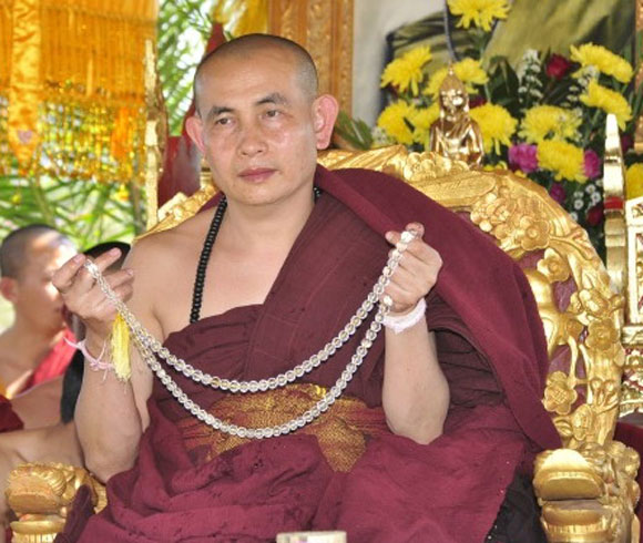 ..เคาะเดียว..พระผงรูปเหมือนเนื้อมหาว่านผสมเกศา ครูบาบุญชุ่ม วัดพระธาตุดอนเรือง