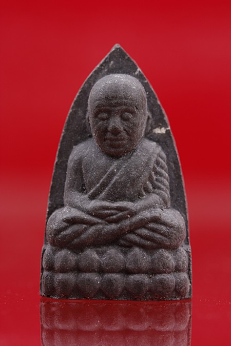 หลวงปู่ทวดหลังเตารีด เนื้อว่าน พิมพ์ใหญ่
