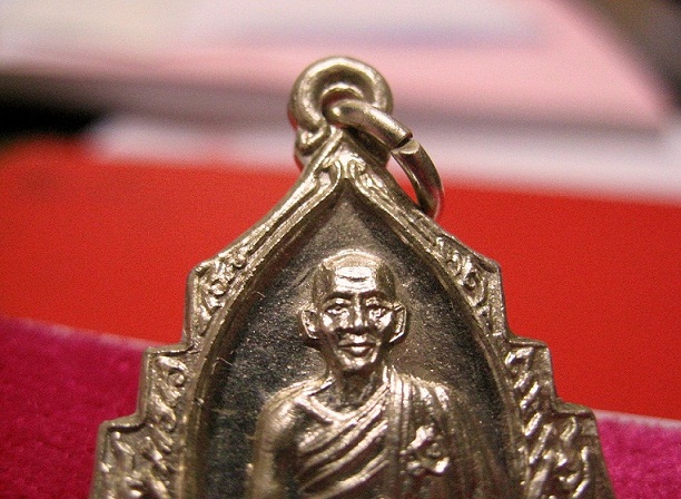 หลวงพ่อเกษม เขมโก ฉลองอายุ 80 พรรษา ปี 2534 เนื้ออัลปาก้า สวยมากๆครับ