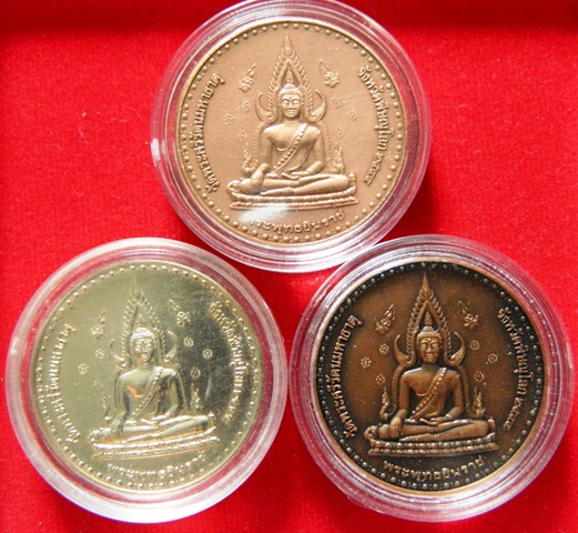 @เคาะเดียวครับ เหรียญพระพุทธชินราช-สมเด็จพระนเรศวร รุ่นชนะศึก ปี 2544 3 เหรียญ 3 แบบ (พิมพ์ใหญ่)