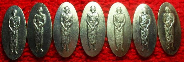 เหรียญยืนหลังพระประจำวัน หลวงพ่อจรัญ วัดอัมพวัน สิงห์บุรี มาที่เดียวครบครับชุด7องค์ึ7วันครบชุดหายาก