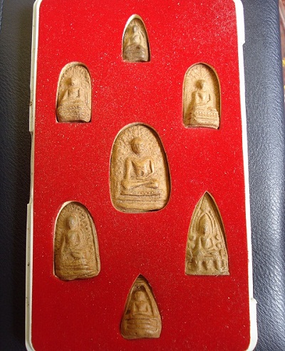 พระสกุลลำพูน วัดมหาวัน อ.เมือง จ.ลำพูน 1 ชุดใหญ่ เคาะเดียวราคาวัด