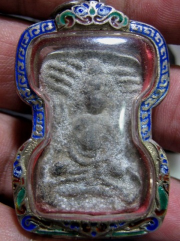 พระมเหศวร กรุวังบัว เนื้อชินเขียว จ.เพฃรบุรี มาพร้อมตลับเงิน ปิดไว้ 3,300 บาท