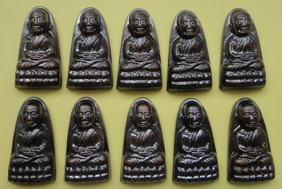 หลวงปู่ทวดหลังตัวหนังสือ ปี 55 วัดช้างไห้ จ.ปัตตานี เคาะเดียวแดง 10 องค์