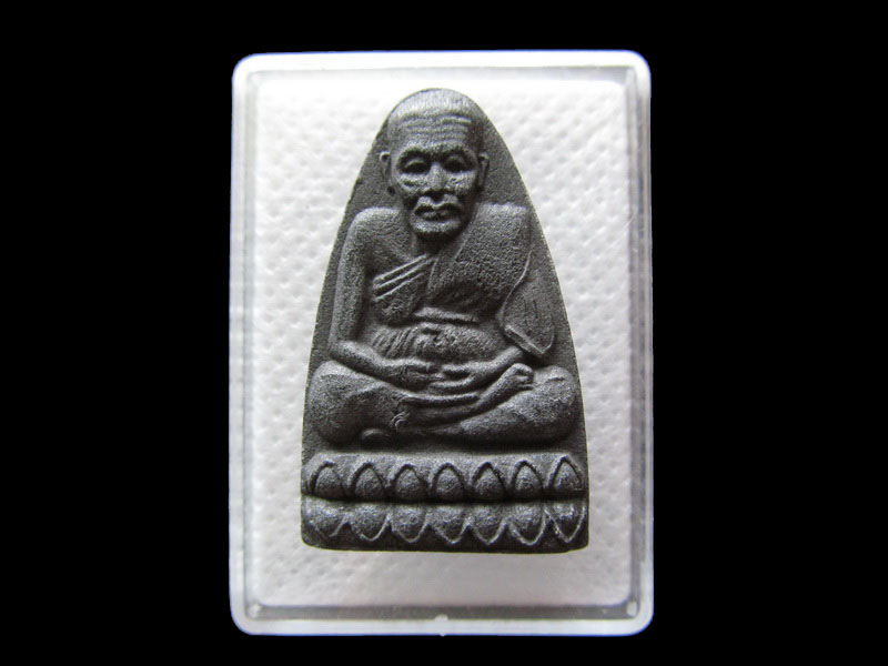 	พระหลวงปู่ทวดเนื้อผงดำ ไม่ทราบวัดครับ..เริ่ม20บาท/.G.10