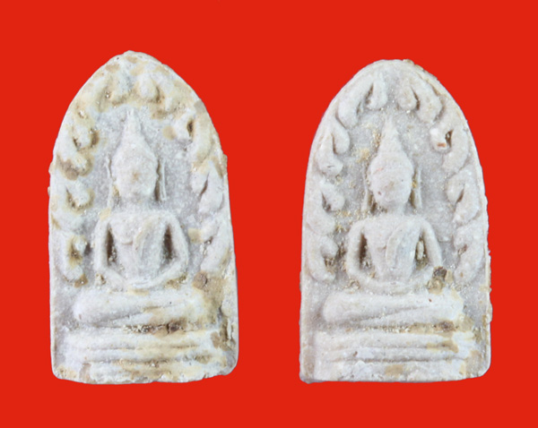 พระรอด หลวงปู่สี วัดถ้ำเขาบุญนาค ตาคลี นครสวรรค์ ปี ๒๕๑๗ 2 องค์ 3