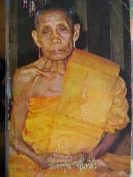 พระรอด หลวงปู่สี วัดถ้ำเขาบุญนาค ตาคลี นครสวรรค์ ปี ๒๕๑๗ 2 องค์ 3