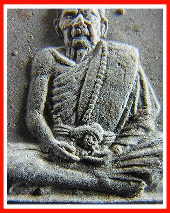 (เคาะเดียวแรงๆ) พระผงรูปเหมือนหลวงปู่หมุน รุ่นแรก เนื้อพุทธคุณ ผสมเกศา ชานหมาก จีวร ปี 2542 # 2