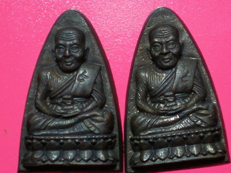 เตารีดเล็ก หลวงปู่ทวด รุ่นสร้างมณฑป ปี 40 กล่องเดิม 2 องค์