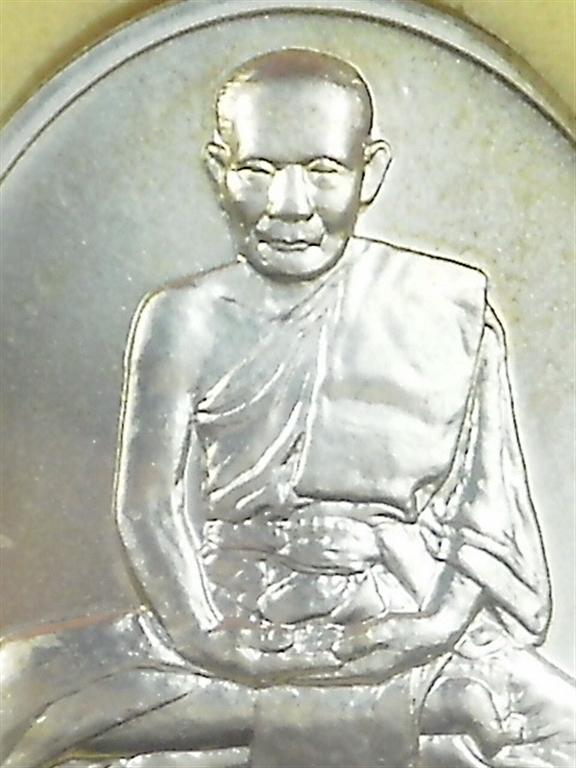  เหรียญหลวงปู่ไข่ วัดบพิตรพิมุขฯ (วัดเชิงเลน) ปี 2544 เนื้อเงิน สภาพสวยใหม่ราคาไม่แพงน่าบูชา